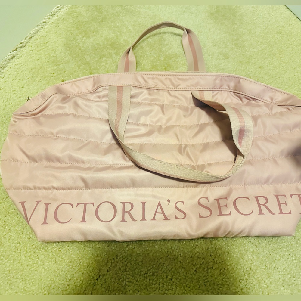Light used Victoria secret tote bag in pink!!